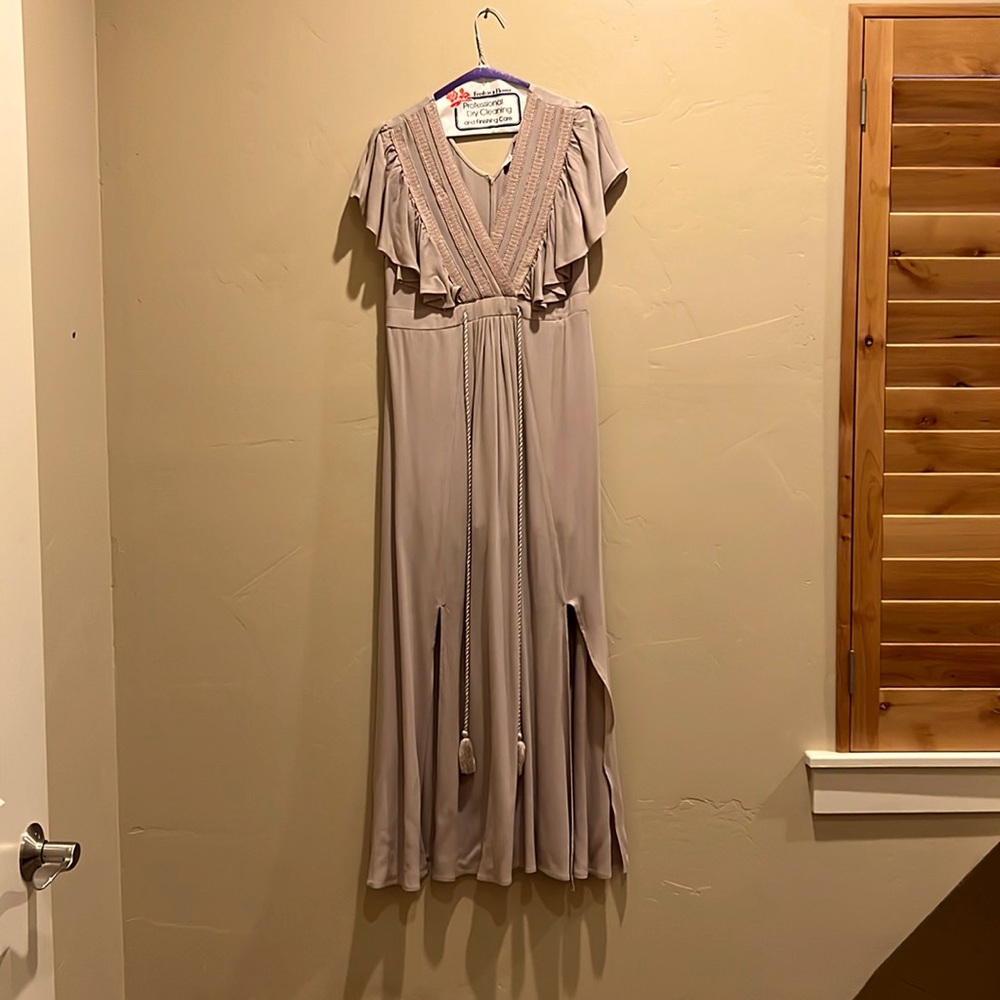 Beige dress, perfect for spring! Flows just below the knee